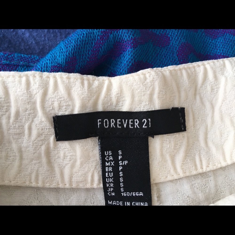 High-Waisted Linen Mini shorts - Picture 7 of 7